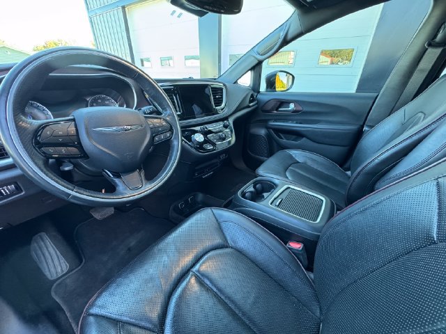 Used 2020 Chrysler Pacifica Limited FWD image 42