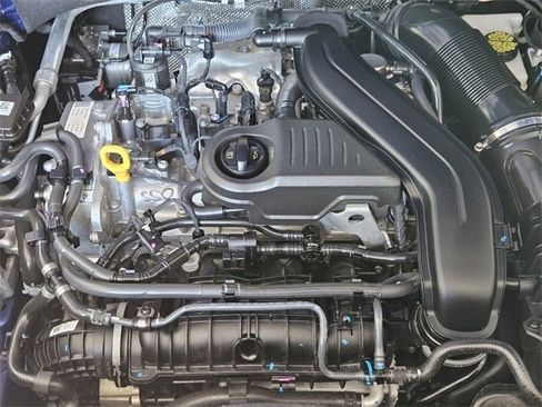 Used 2024 Volkswagen Taos SE image 31