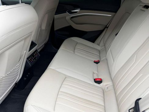 Used 2021 Audi e-tron Premium Plus w/ Premium Plus Package image 20