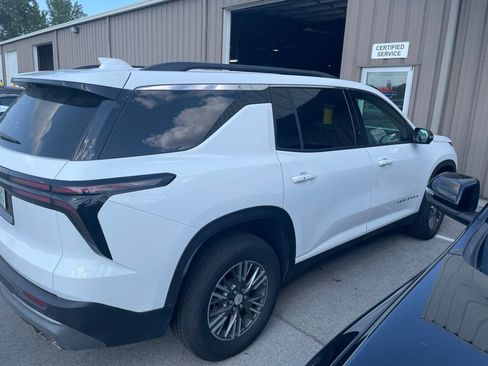 Used 2026 Chevrolet Traverse LT w/ Driver Confidence Package FWD image 2