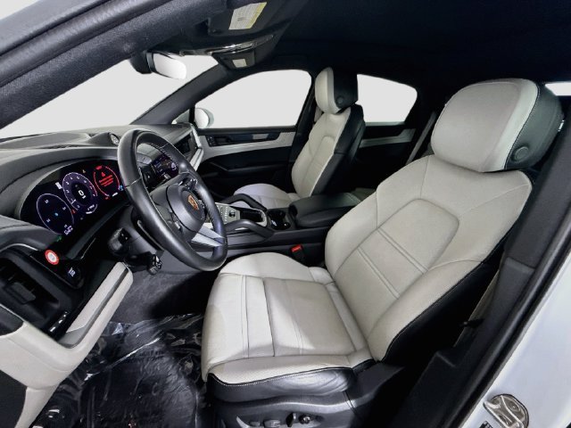 Used 2024 Porsche Cayenne Coupe AWD/4WD image 21
