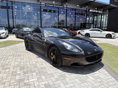 Used 2014 Ferrari California RWD image 7