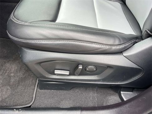 Certified 2022 Ford Explorer XLT w/ Equipment Group 202A image 30