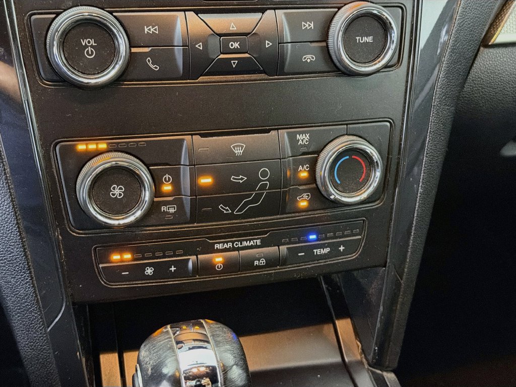 Used 2019 Ford Explorer XLT FWD image 16