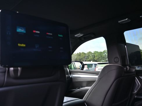 Used 2025 Cadillac Escalade V w/ LPO, ONYX Package image 6