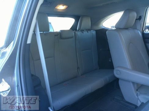 Used 2023 Toyota Highlander Limited image 35