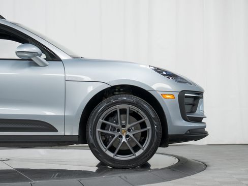 New 2026 Porsche Macan image 11