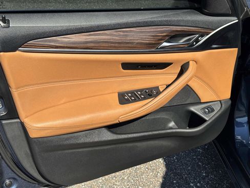 Used 2023 BMW 530i w/ Convenience Package image 18