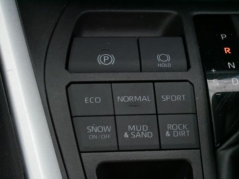 Certified 2025 Toyota RAV4 XLE AWD/4WD image 28