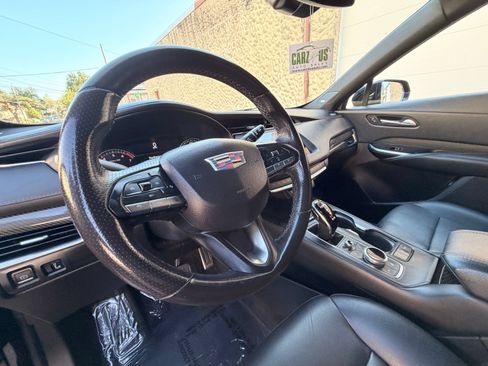 Used 2022 Cadillac XT4 Sport w/ LPO, ONYX Package FWD image 16