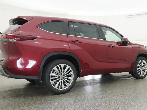 New 2026 Toyota Highlander Platinum image 25