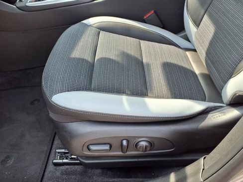 Used 2024 Buick Envista Preferred w/ Convenience I Package FWD image 23