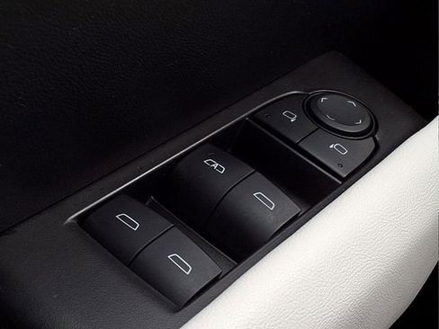 Used 2024 GMC Canyon AT4X AWD/4WD image 24