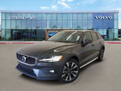 New 2025 Volvo V60 B5 Cross Country Ultra w/ Protection Package Premier
