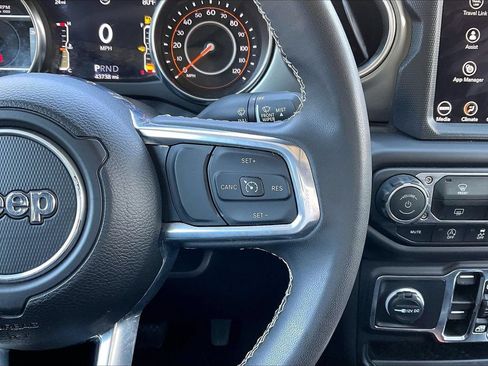Used 2023 Jeep Gladiator Overland AWD/4WD image 30