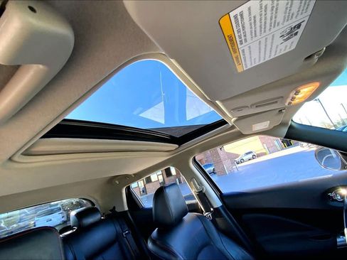 Used 2012 Nissan Juke SL image 14