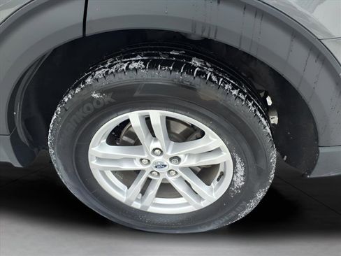 Used 2023 Ford Explorer XLT w/ Equipment Group 202A image 8