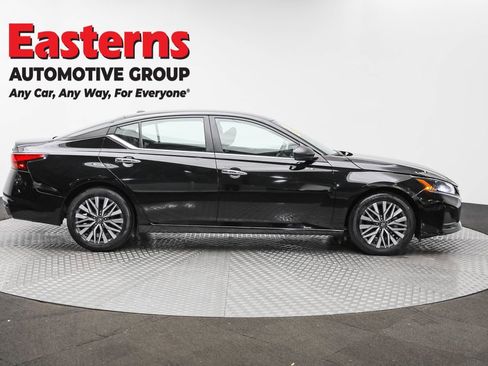 Used 2024 Nissan Altima 2.5 SV image 4