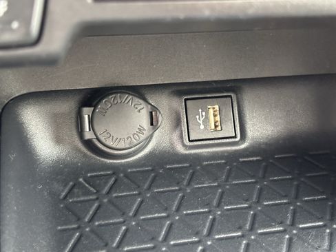Used 2025 Toyota RAV4 XLE FWD image 21