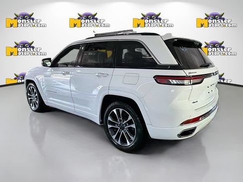 Used 2022 Jeep Grand Cherokee Overland w/ Luxury Tech Group IV AWD/4WD image 6