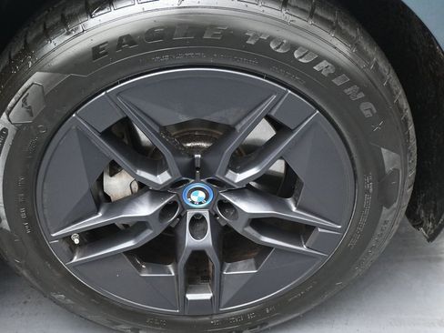 Used 2023 BMW iX xDrive50 w/ Premium Package image 39