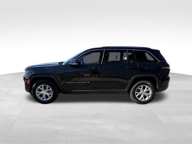Used 2023 Jeep Grand Cherokee Limited w/ Trailer Tow Prep Group (B) AWD/4WD image 12