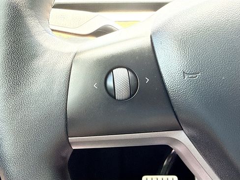 Used 2022 Tesla Model Y Performance AWD/4WD image 35