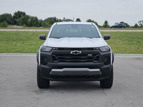 Used 2026 Chevrolet Colorado Trail Boss w/ LPO, Tailgate Decal Package AWD/4WD image 2