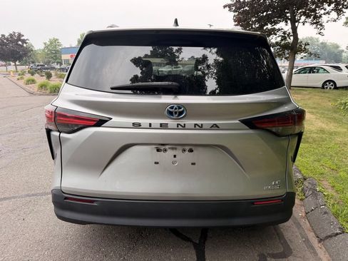 Used 2021 Toyota Sienna LE FWD image 6