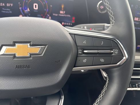 Used 2025 Chevrolet Traverse LT FWD image 16