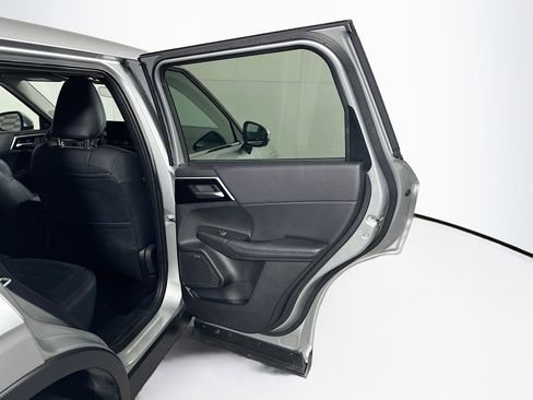 Used 2025 Mitsubishi Outlander SE image 33