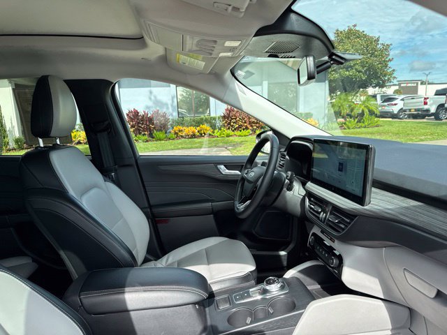Used 2025 Ford Escape Platinum AWD/4WD image 11