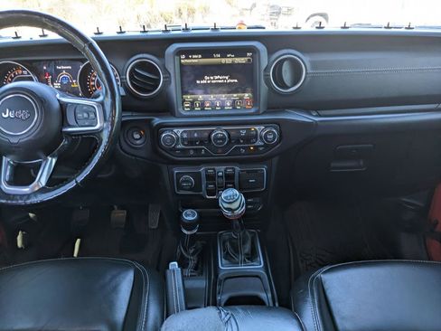 Used 2019 Jeep Wrangler Unlimited Sahara w/ Dual Top Group AWD/4WD image 13