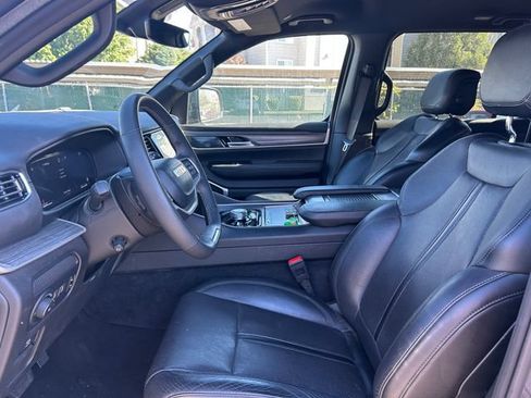 Used 2024 Jeep Wagoneer L Series II AWD/4WD image 26
