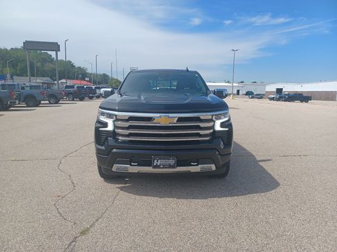 Used 2022 Chevrolet Silverado 1500 4x4 Crew Cab High Country w/ High Country Premium Package image 8