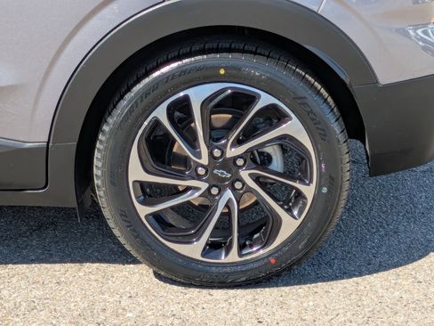 Used 2022 Chevrolet Bolt EUV Premier w/ Sun & Sound Package image 9