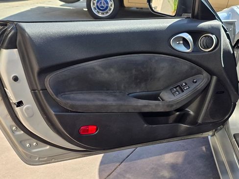 Used 2012 Nissan 370Z Touring RWD image 23