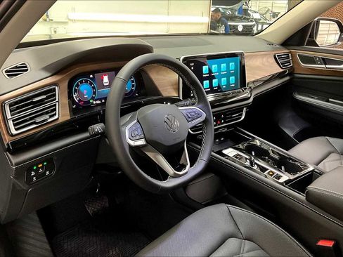 New 2026 Volkswagen Atlas SE image 8