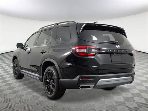 New 2025 Honda Pilot Touring image 5