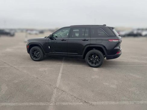 New 2026 Jeep Grand Cherokee Altitude image 7