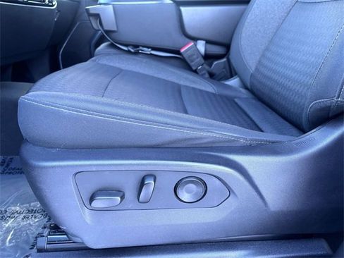 Used 2025 Chevrolet Silverado 1500 LT image 11