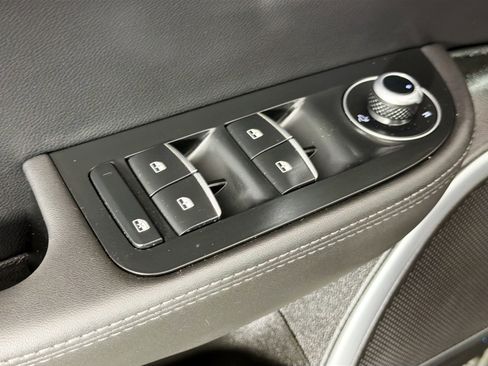 Used 2023 Alfa Romeo Giulia Veloce AWD/4WD image 17