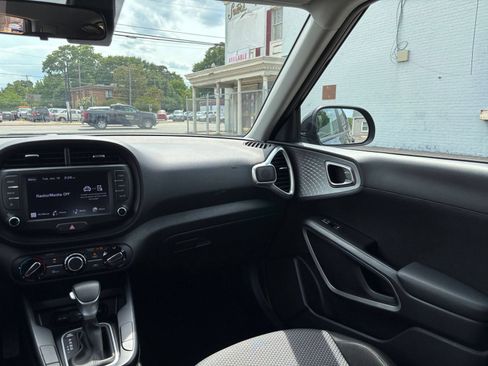 Used 2025 Kia Soul LX w/ LX Technology Package FWD image 34