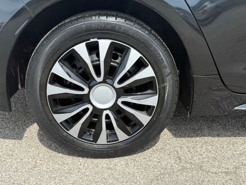 Used 2021 Toyota Corolla LE FWD image 11