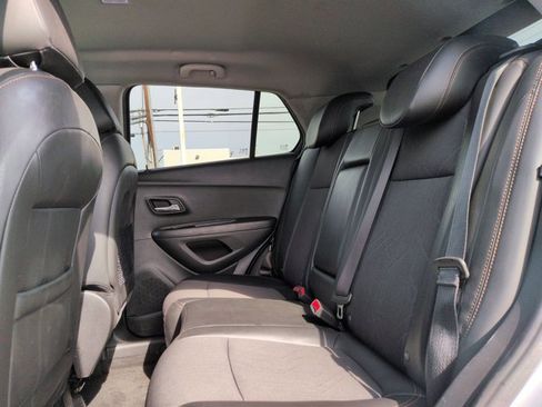 Used 2020 Chevrolet Trax LT w/ LT Convenience Package image 17