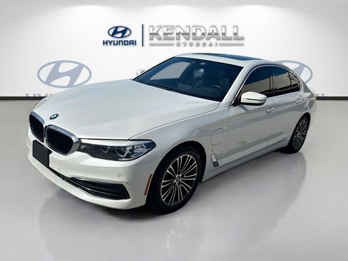 Used 2019 BMW 530e w/ Convenience Package RWD image 3