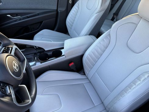 Used 2025 Hyundai Elantra Limited image 38