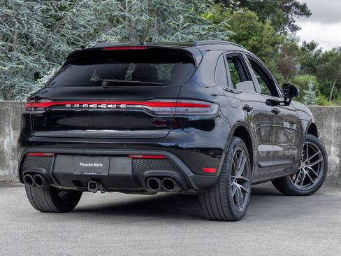 Certified 2022 Porsche Macan S AWD/4WD image 11