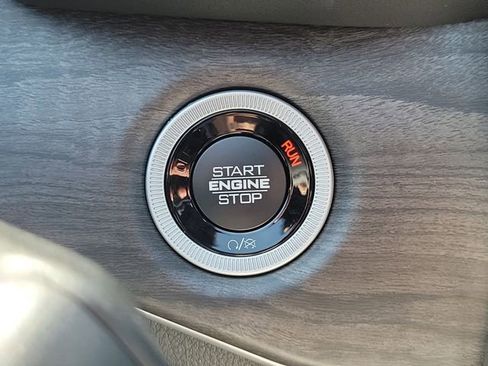 New 2025 Jeep Grand Cherokee Limited w/ Black Appearance Package image 13