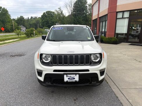 Used 2023 Jeep Renegade Latitude AWD/4WD image 2